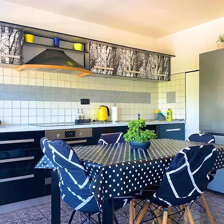 Balcony And Parking, 1min To Shop, Near *