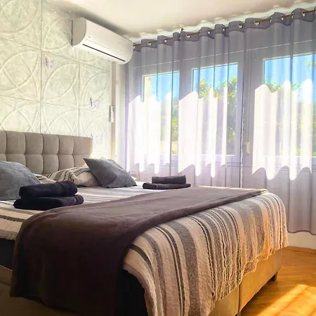 아파트 Balcony And Parking, 1min To Shop, Near