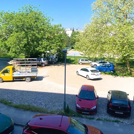 Balcony And Parking, 1min To Shop, Near Daire *
