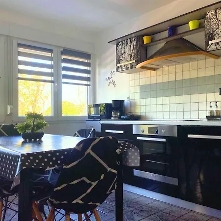 Balcony And Parking, 1min To Shop, Near Apartamento