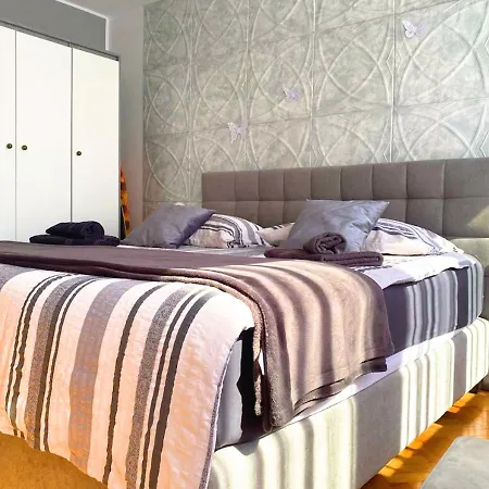 Balcony And Parking, 1min To Shop, Near Appartement Pula