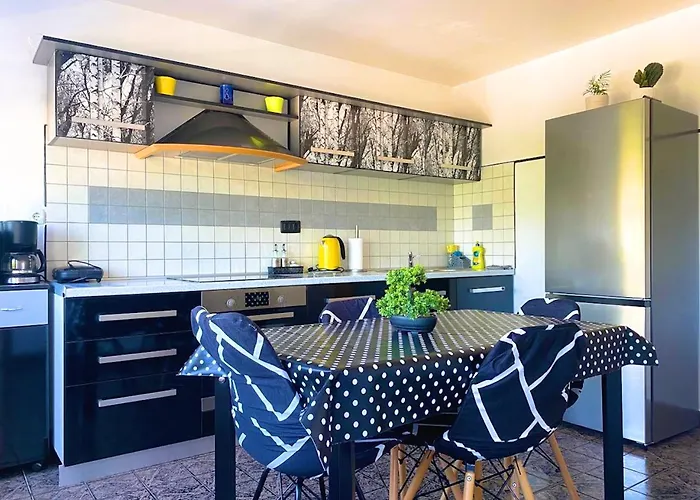 Balcony And Parking, 1min To Shop, Near *