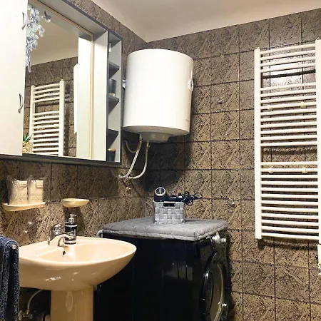 Balcony And Parking, 1min To Shop, Near