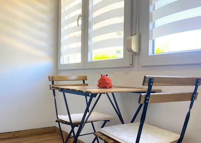 Apartment Balcony And Parking, 1min To Shop, Near *