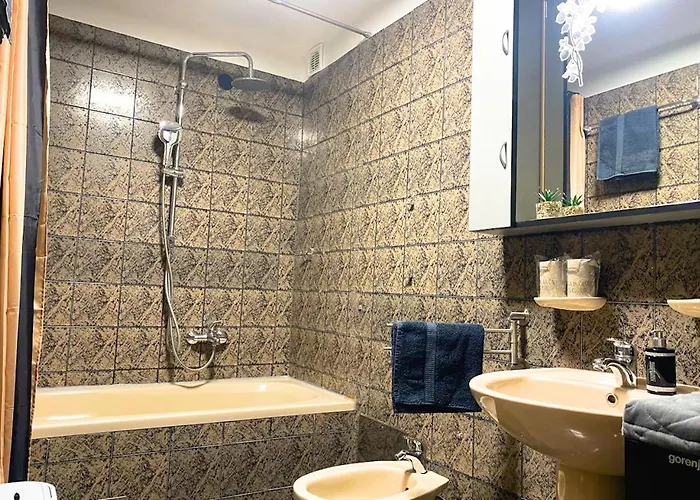 Apartment Balcony And Parking, 1min To Shop, Near *